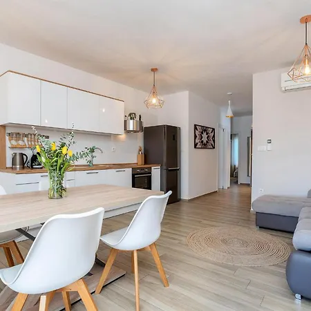 Gorgeous In With Wifi Apartment